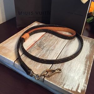 100% Authentic Louis Vuitton Baxter Small Leash